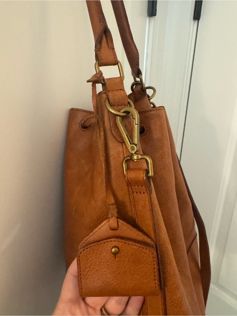 Madewell Cognac Leather Bucket Bag - Classic Drawstring Shoulder Bag - Picture 3 of 4